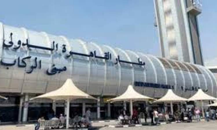 السلطات المصرية تحتجز 19 مريضا يمنيا في مطار القاهرة 